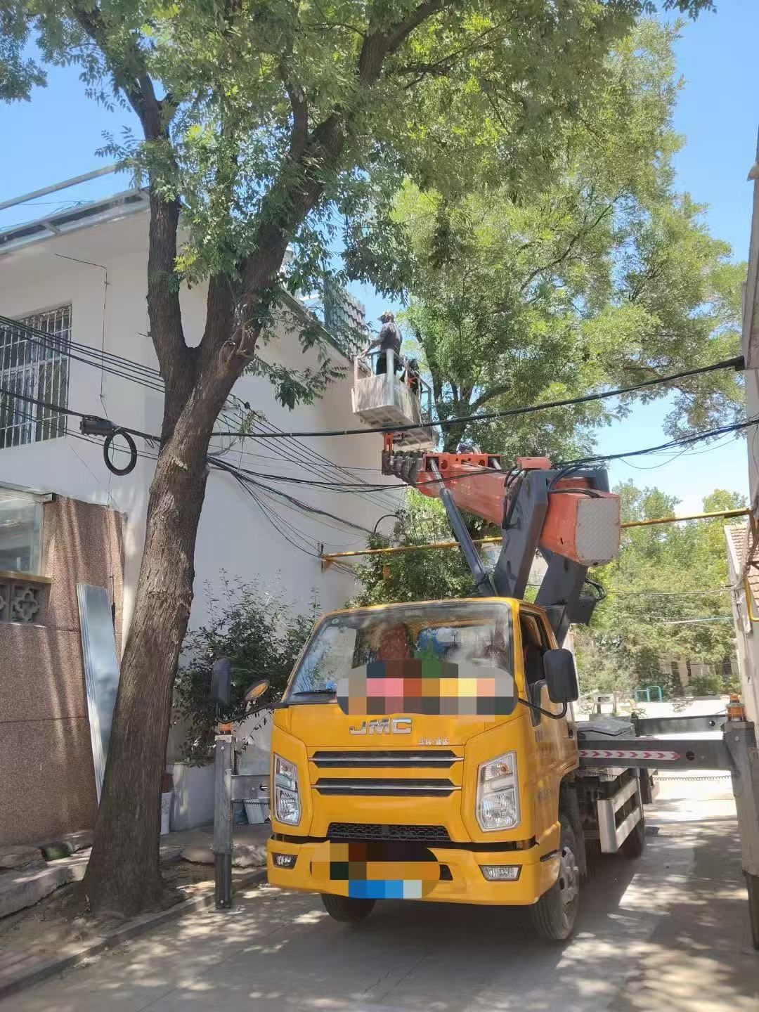 兴平市高空作业车能吊装重物吗？最大承载多少公斤？