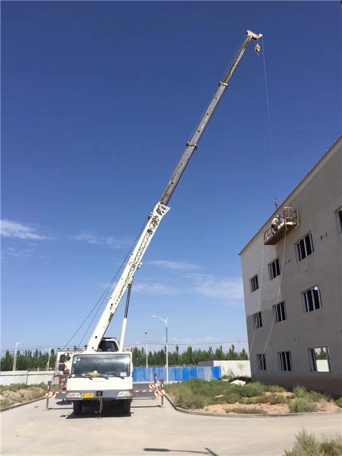 兴平市“轻装强干”—— 吊车的 “轻量化臂架” 技术