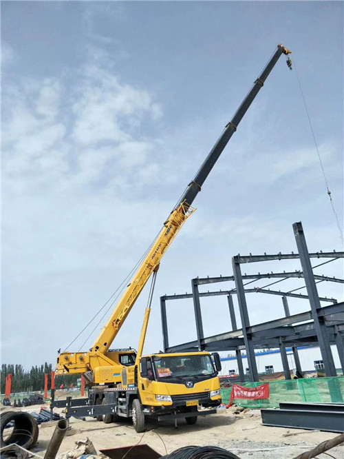 兴平市超高层建筑钢结构吊装案例